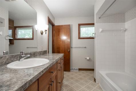 5837 Wickfield Drive Parma Heights OH 44130