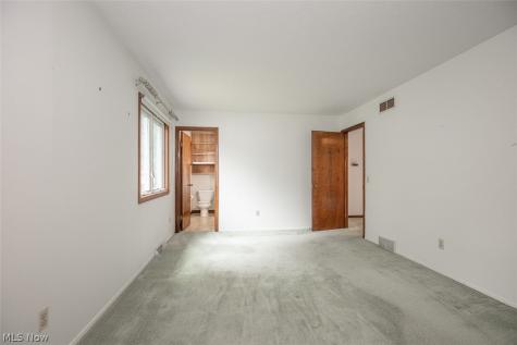 5837 Wickfield Drive Parma Heights OH 44130