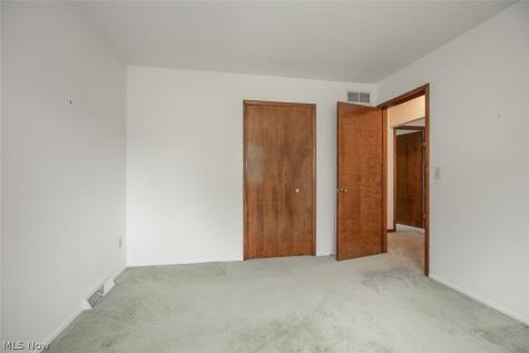 5837 Wickfield Drive Parma Heights OH 44130