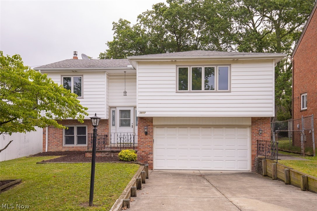 5837 Wickfield Drive Parma Heights OH 44130