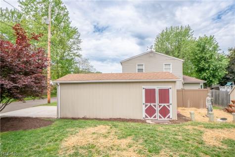 484 Stull Avenue Akron OH 44312