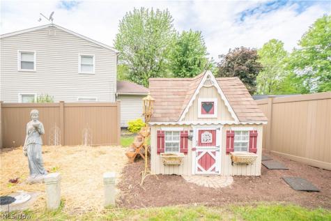 484 Stull Avenue Akron OH 44312