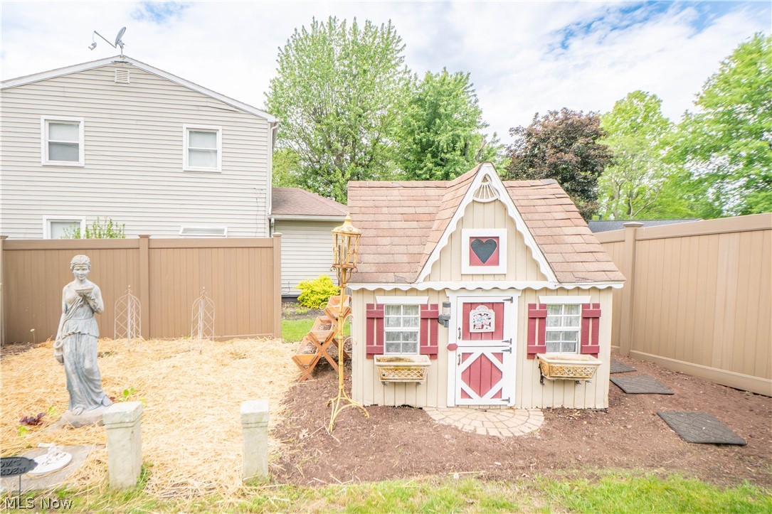 484 Stull Avenue Akron OH 44312