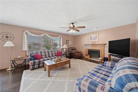 3061 Bucklers Street NW Uniontown OH 44685