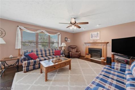 3061 Bucklers Street NW Uniontown OH 44685