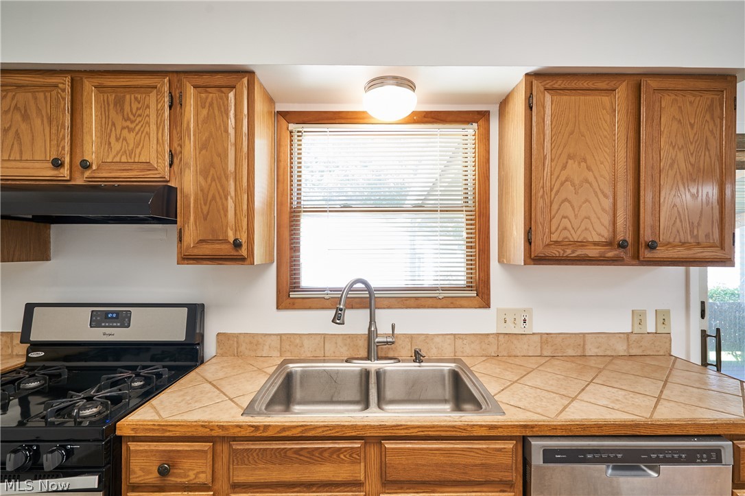 1056 Endicott Drive Akron OH 44313