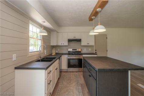 1232 Canyon Street NE Uniontown OH 44685