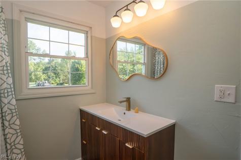 1232 Canyon Street NE Uniontown OH 44685