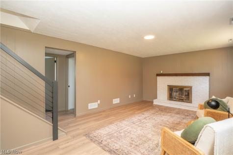 1232 Canyon Street NE Uniontown OH 44685