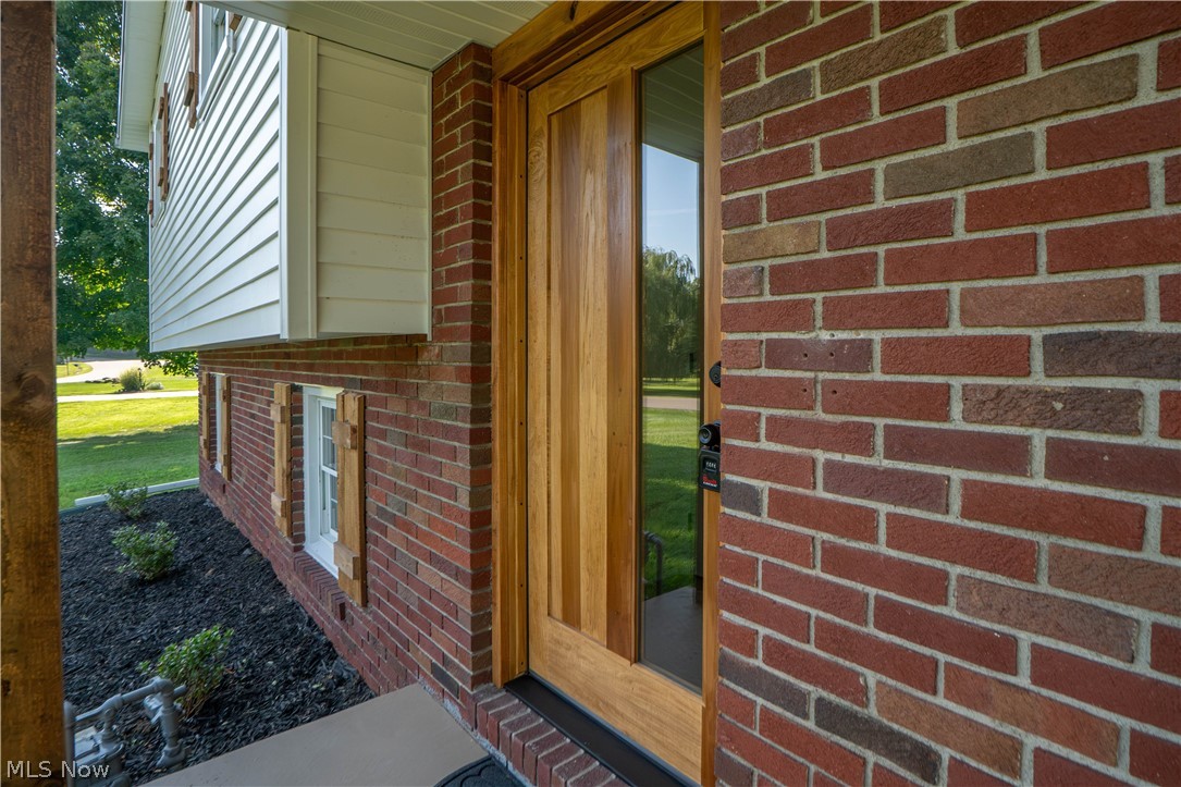 1232 Canyon Street NE Uniontown OH 44685