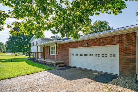 1232 Canyon Street NE Uniontown OH 44685