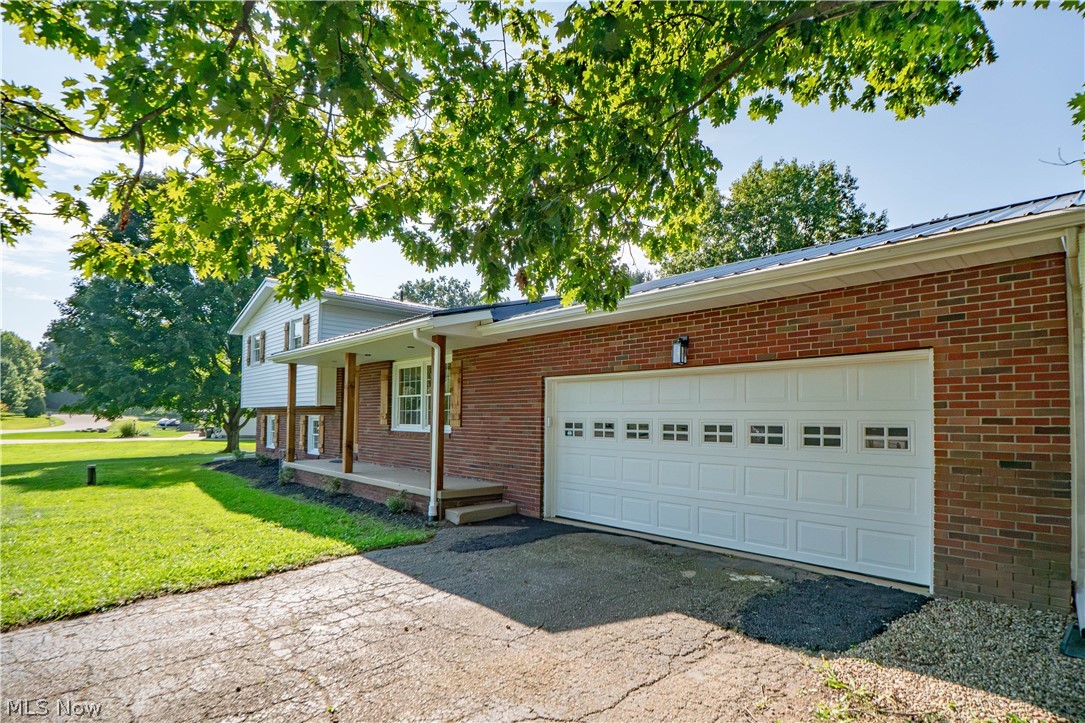 1232 Canyon Street NE Uniontown OH 44685