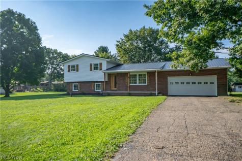 1232 Canyon Street NE Uniontown OH 44685