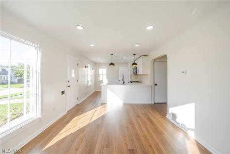 14705 Brunswick Avenue Maple Heights OH 44137