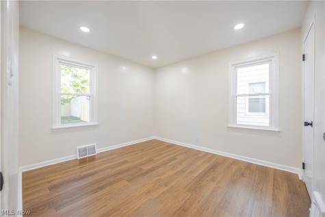 14705 Brunswick Avenue Maple Heights OH 44137