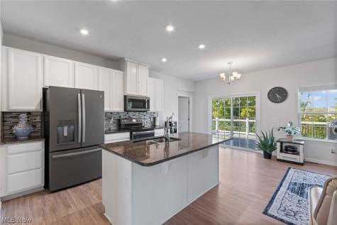 2049 W Woodland Drive Akron OH 44313