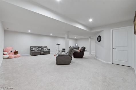 2049 W Woodland Drive Akron OH 44313