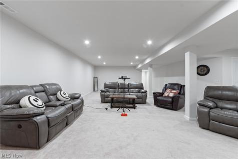 2049 W Woodland Drive Akron OH 44313