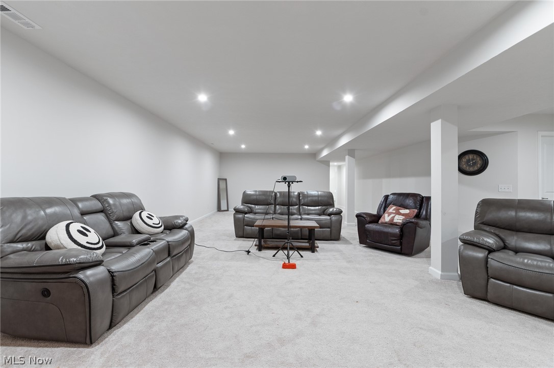 2049 W Woodland Drive Akron OH 44313