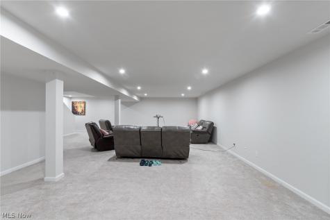 2049 W Woodland Drive Akron OH 44313