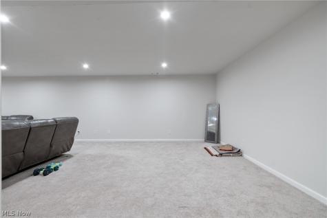 2049 W Woodland Drive Akron OH 44313