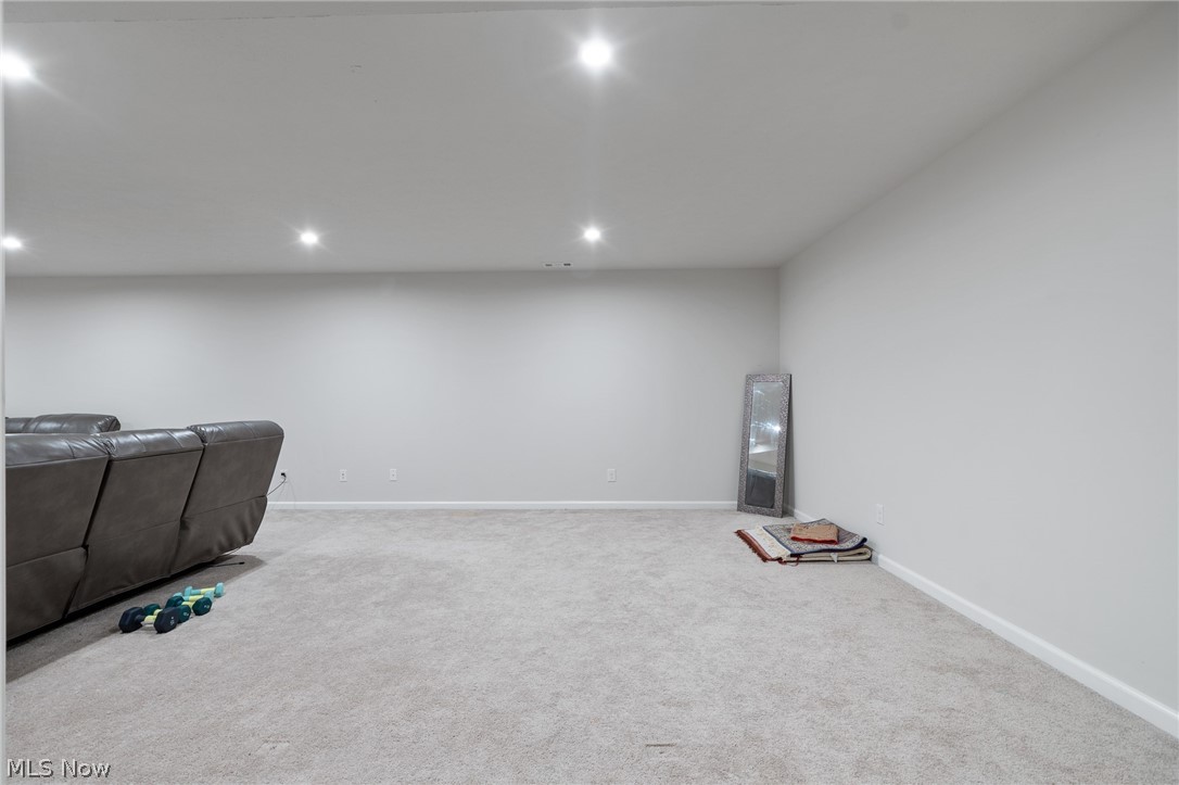 2049 W Woodland Drive Akron OH 44313