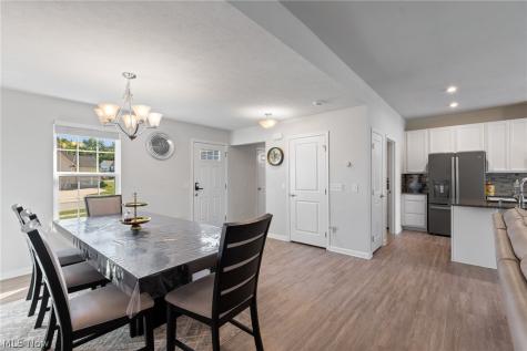 2049 W Woodland Drive Akron OH 44313