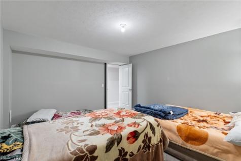 2049 W Woodland Drive Akron OH 44313