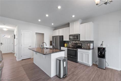 2049 W Woodland Drive Akron OH 44313