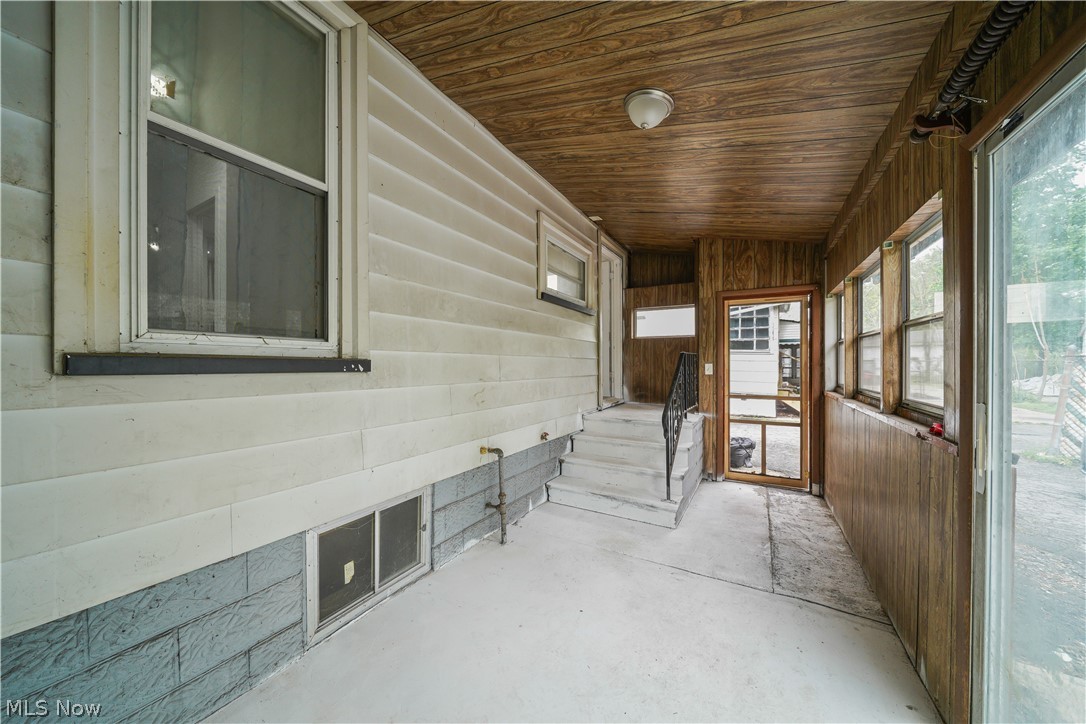 642 Parkman Road NW Warren OH 44485