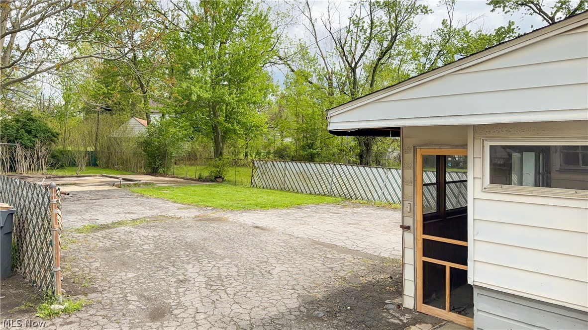 642 Parkman Road NW Warren OH 44485