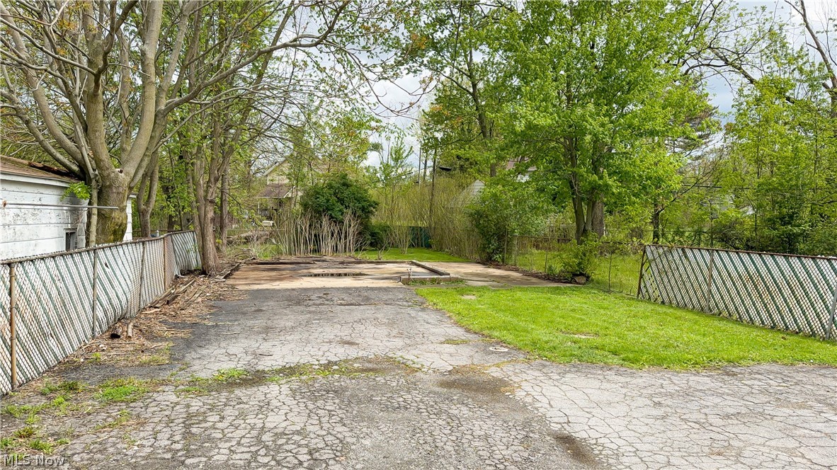 642 Parkman Road NW Warren OH 44485
