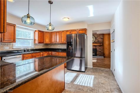 10027 Peachtree Drive Strongsville OH 44149