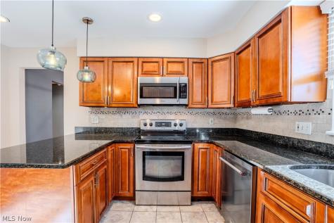 10027 Peachtree Drive Strongsville OH 44149