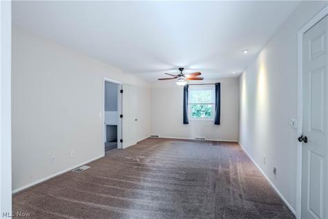 10027 Peachtree Drive Strongsville OH 44149