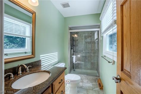 10027 Peachtree Drive Strongsville OH 44149