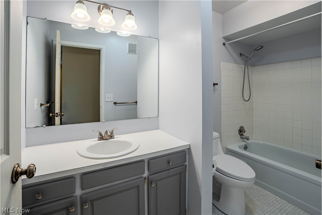 10027 Peachtree Drive Strongsville OH 44149