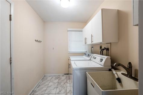 10027 Peachtree Drive Strongsville OH 44149
