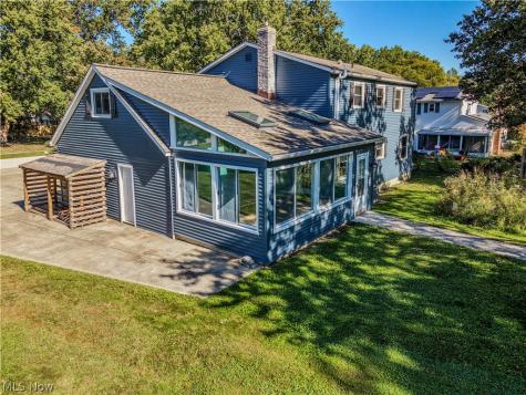 10027 Peachtree Drive Strongsville OH 44149