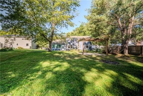 10027 Peachtree Drive Strongsville OH 44149