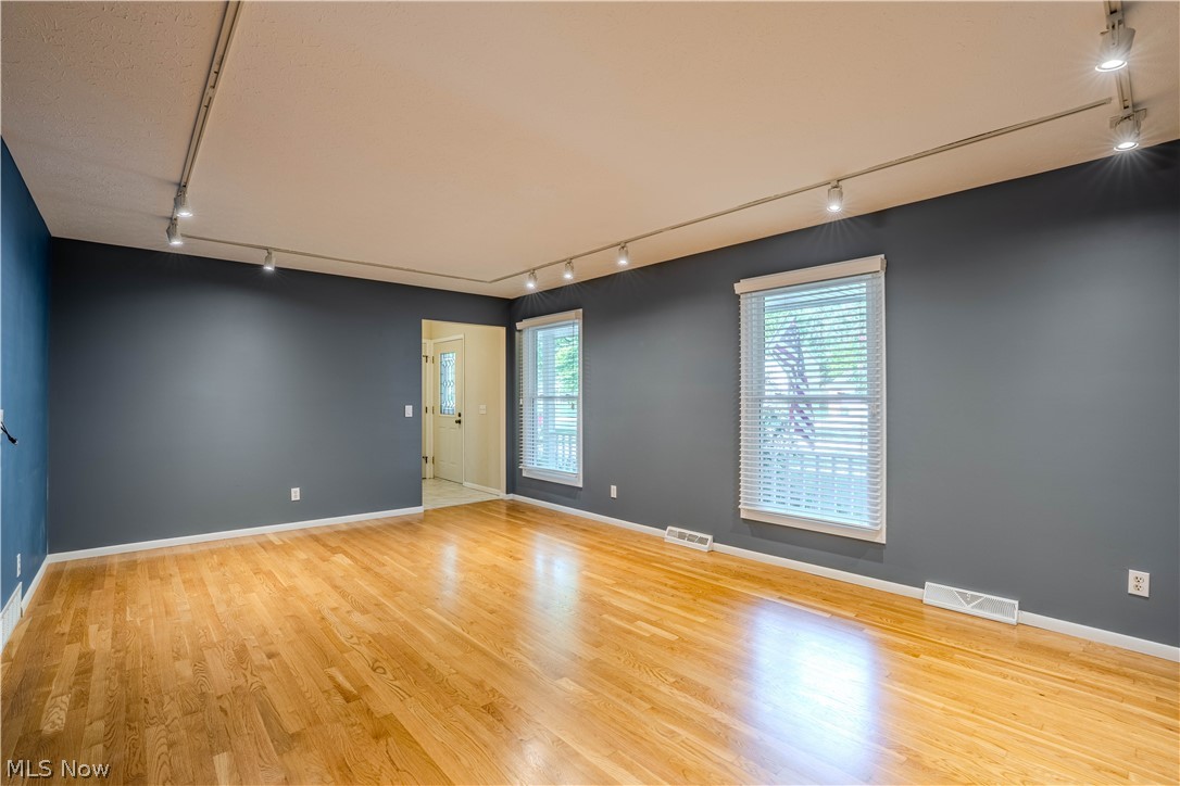 10027 Peachtree Drive Strongsville OH 44149
