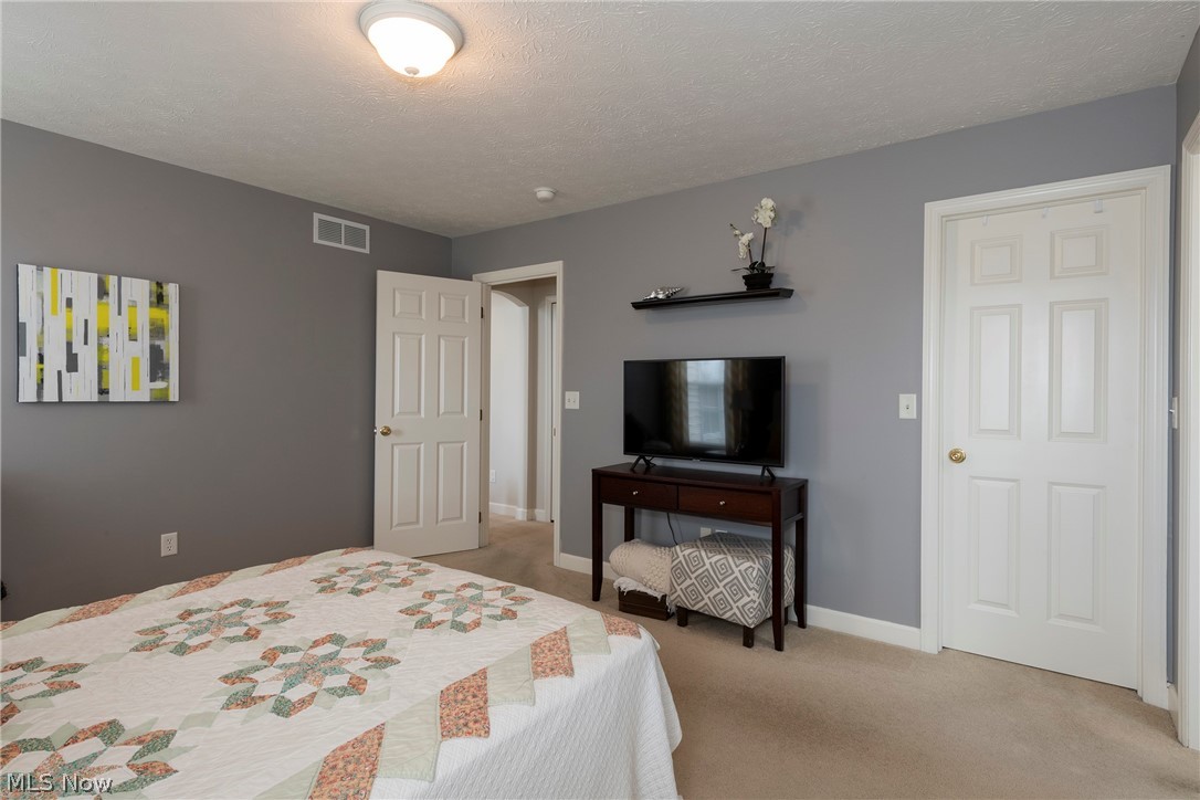 37049 Chaddwyck Lane North Ridgeville OH 44039
