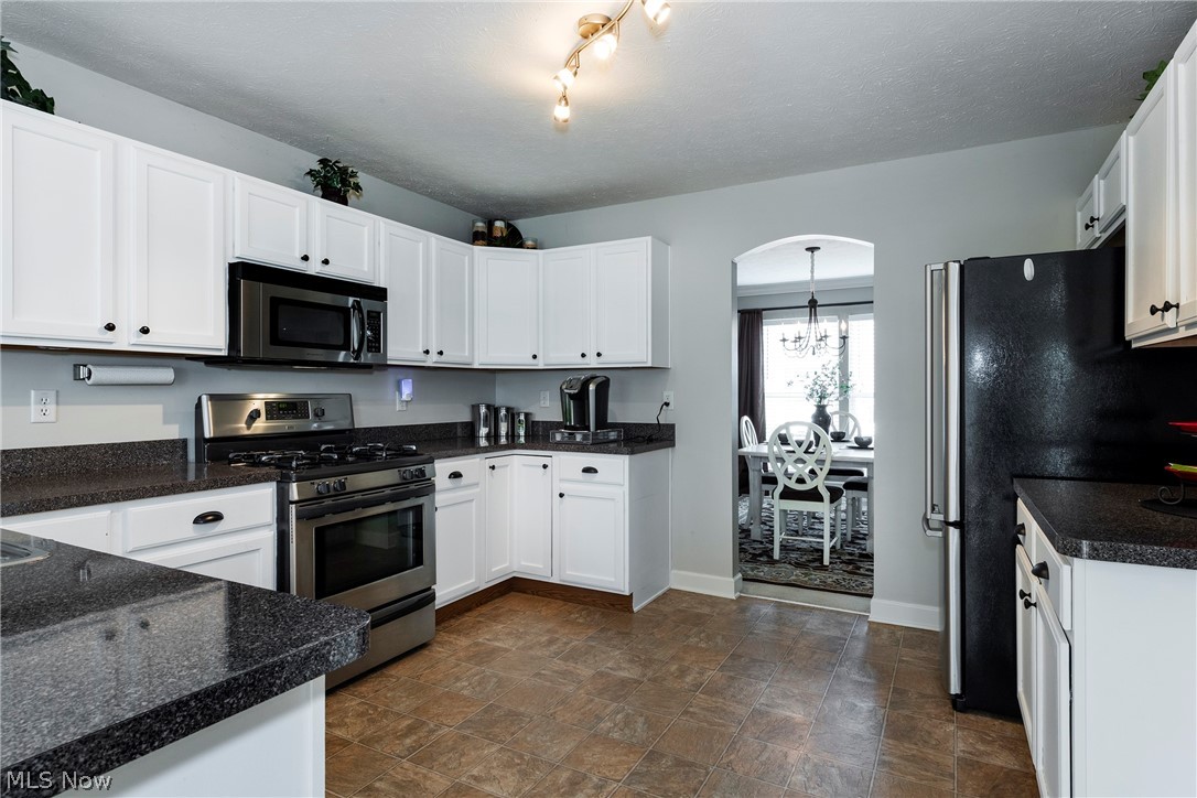 37049 Chaddwyck Lane North Ridgeville OH 44039