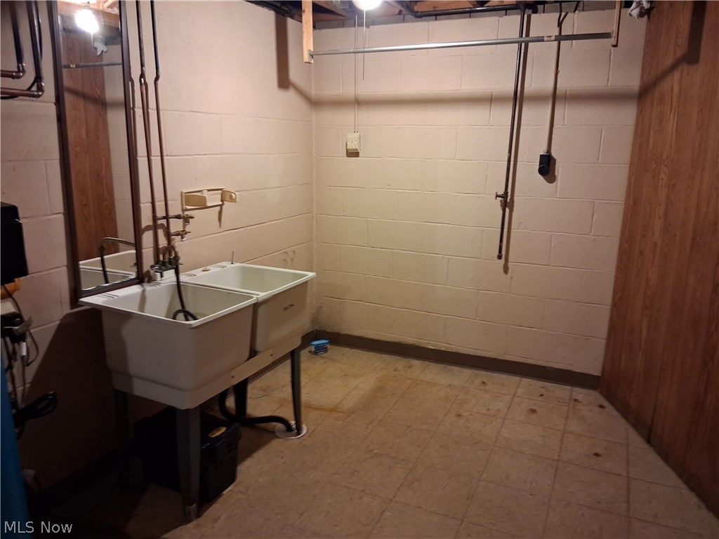 3941 Welcker Warren OH 44483