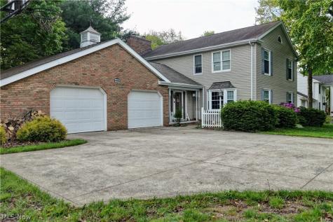1036 Briarview Avenue NW North Canton OH 44720