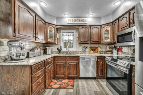 141 Pinewood Drive Elyria OH 44035