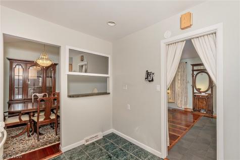 1300 Giesse Drive Mayfield Heights OH 44124