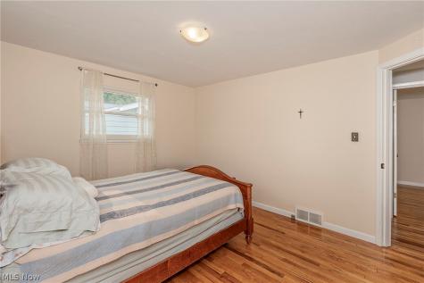 1300 Giesse Drive Mayfield Heights OH 44124