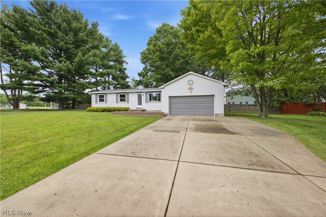 1734 Shannon Circle Mineral Ridge OH 44440