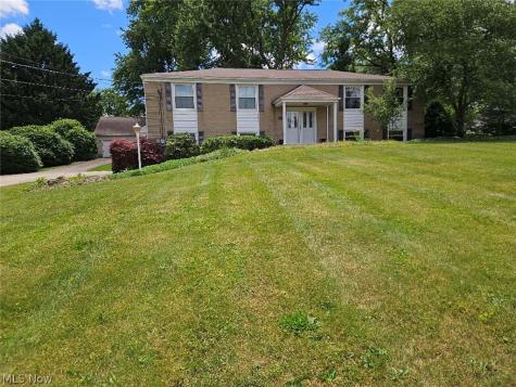 8162 Mona Street SW Navarre OH 44662